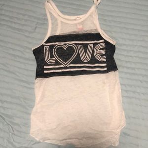 woman’s loose fitting muscle tee
